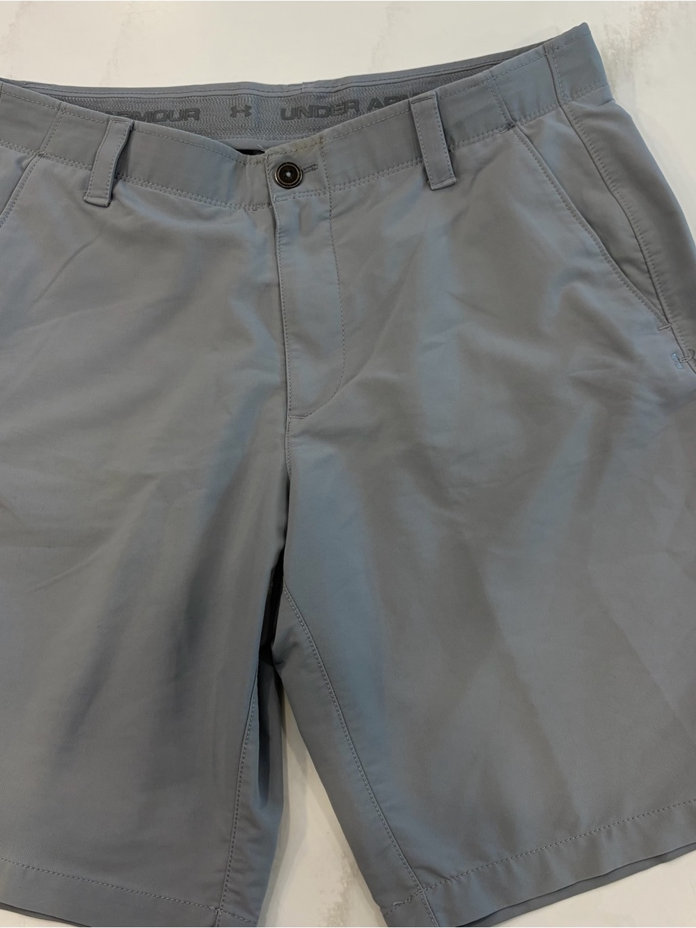 Under Armour Men’s Light Gray hybrid shorts 34